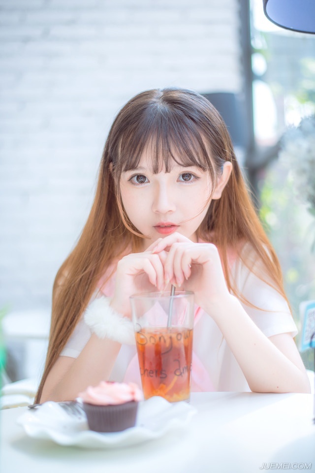 真正的价值并不在人生的舞台上，而在我们扮演的角色中。